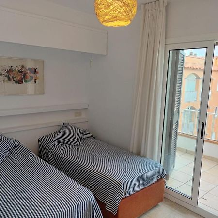 Port De'N Perris Apartment L' Escala Luaran gambar